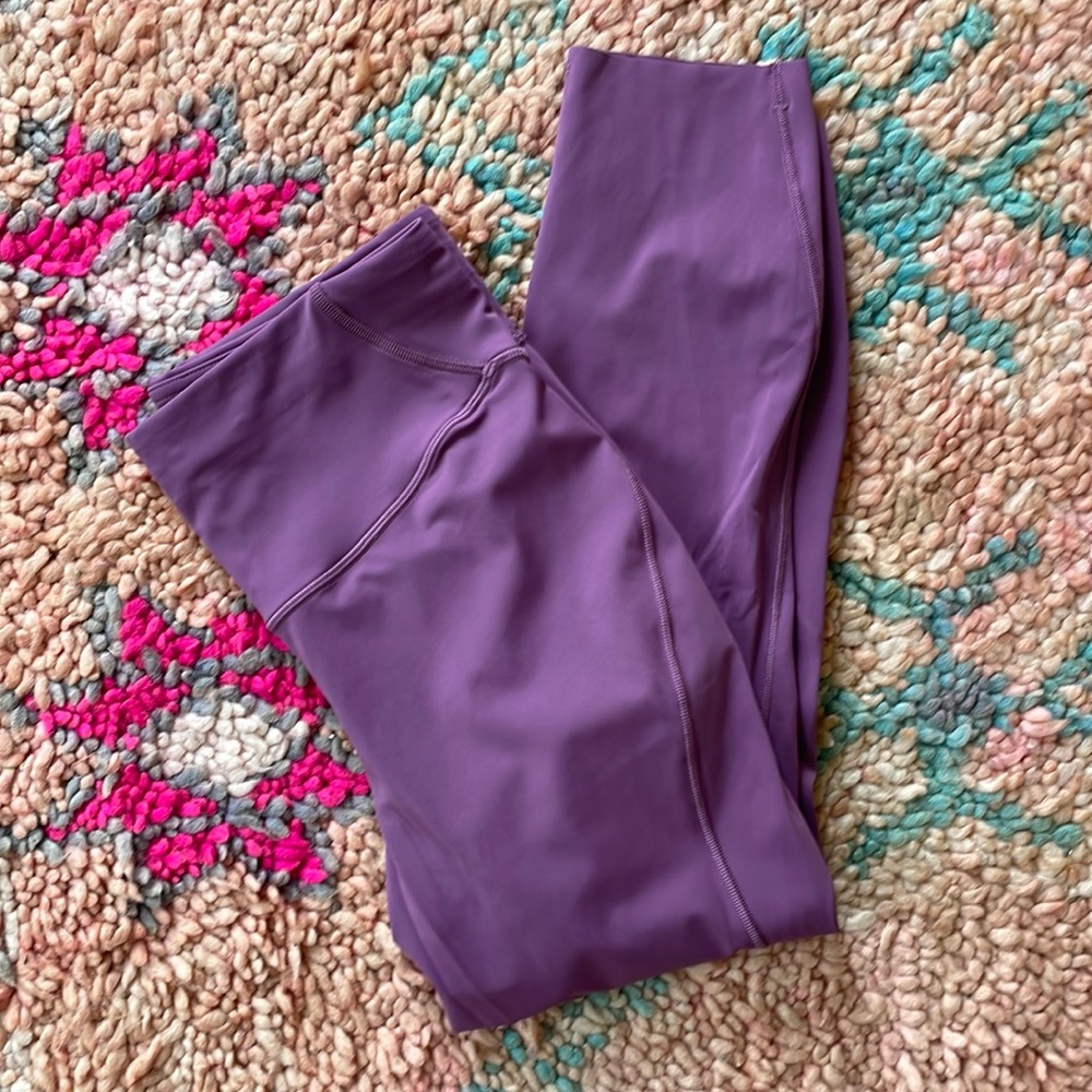 Lululemon 3/4 length purple leggings sz 8